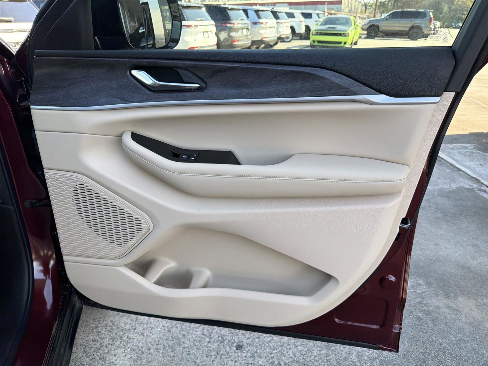 New 2025 Jeep Grand Cherokee Limited w/ Black Appearance Package image 11