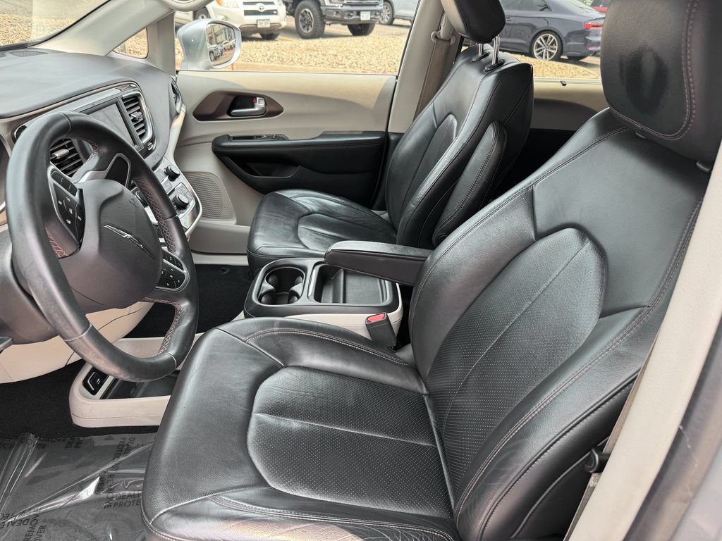 Used 2018 Chrysler Pacifica Touring-L FWD image 14