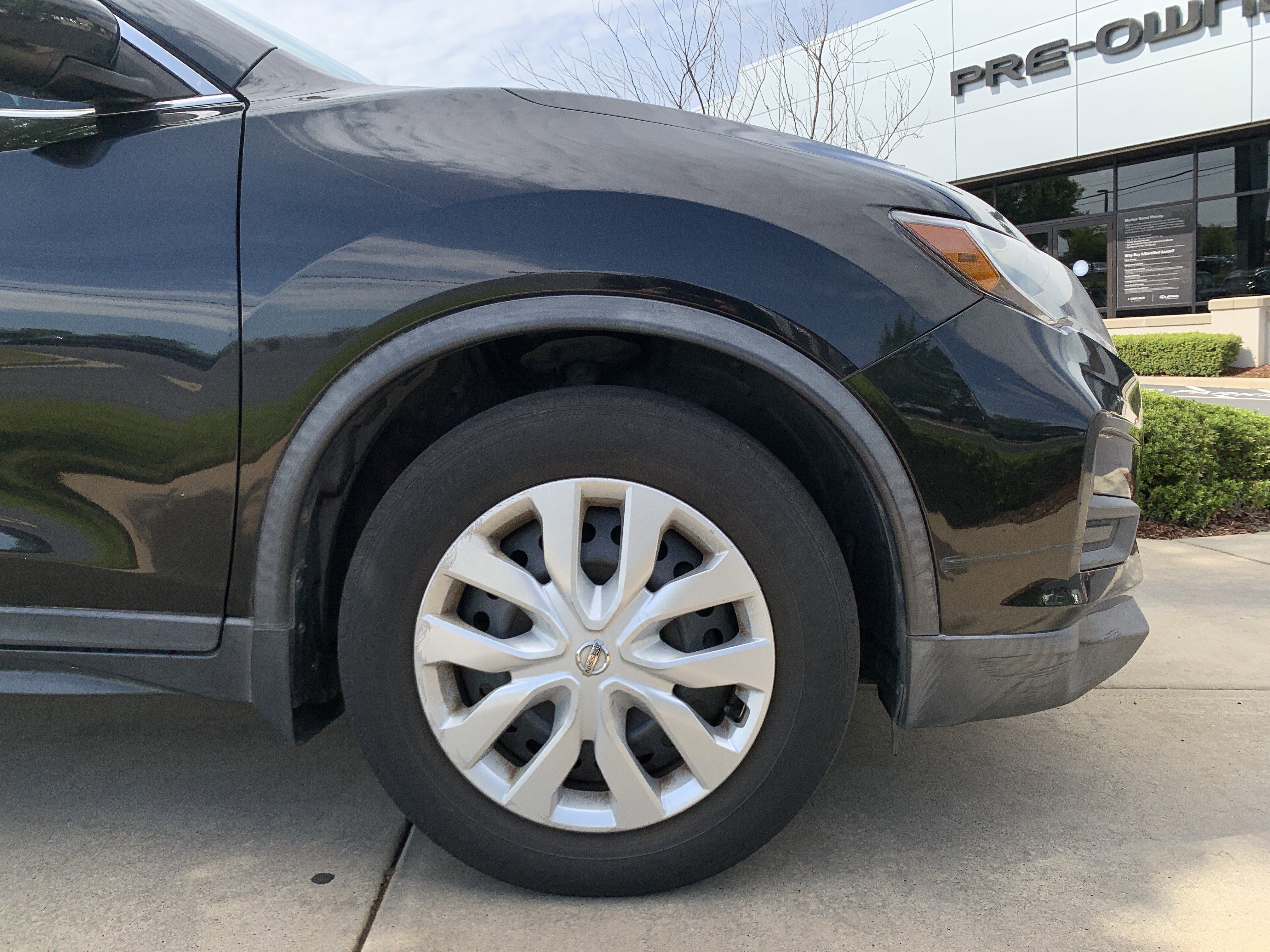 Used 2017 Nissan Rogue S FWD image 13