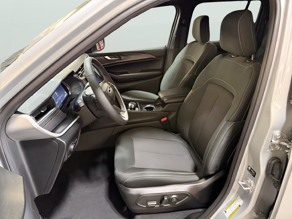 Used 2025 Jeep Grand Cherokee Laredo X AWD/4WD image 24