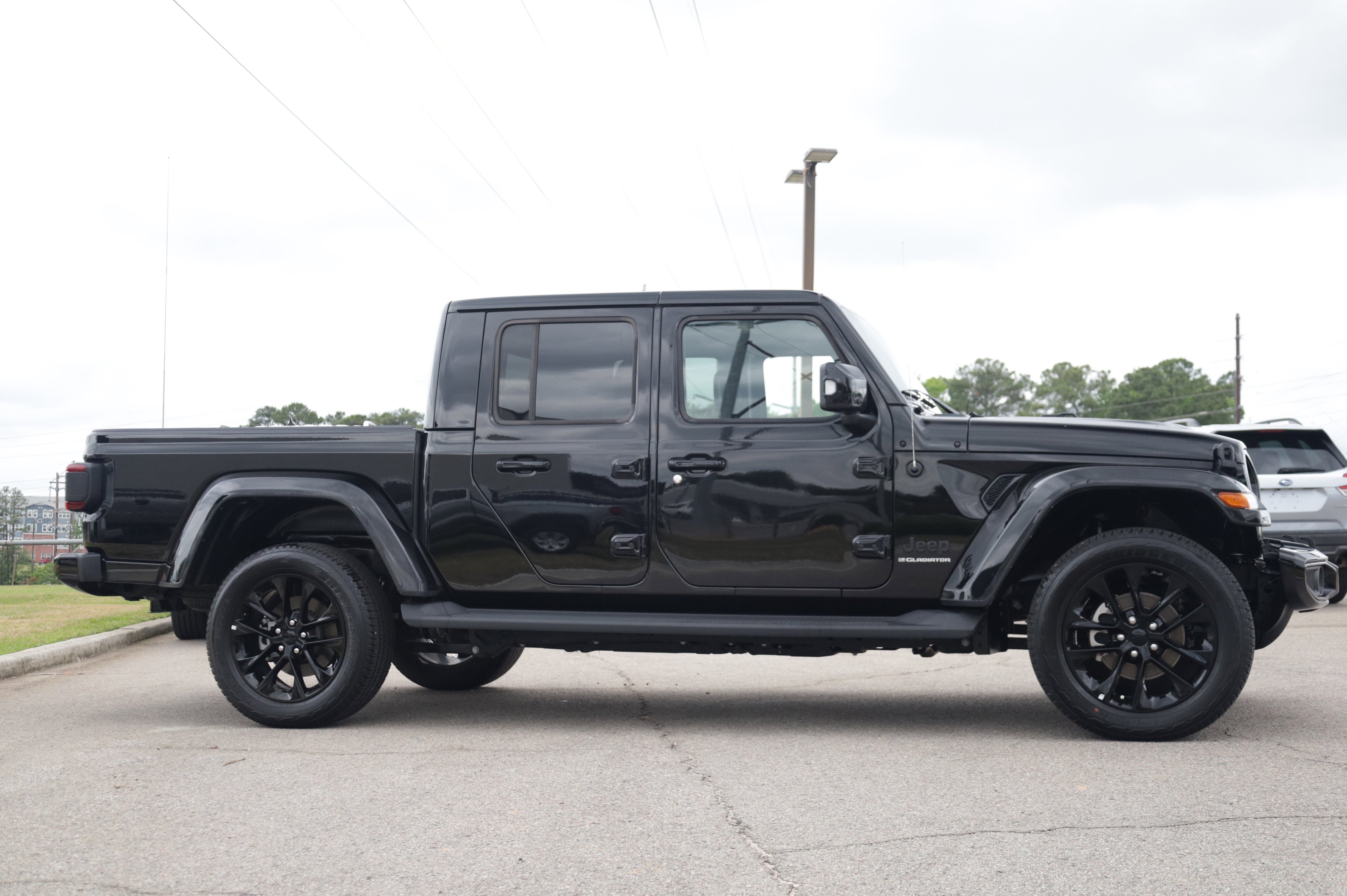 Used 2023 Jeep Gladiator Overland AWD/4WD image 6