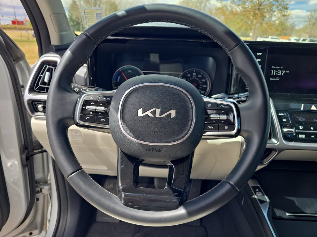 Used 2023 Kia Sorento EX AWD/4WD image 15