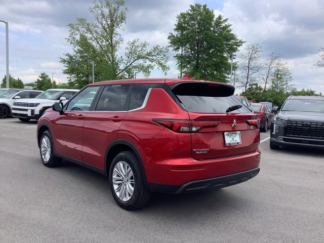 Used 2024 Mitsubishi Outlander ES image 5