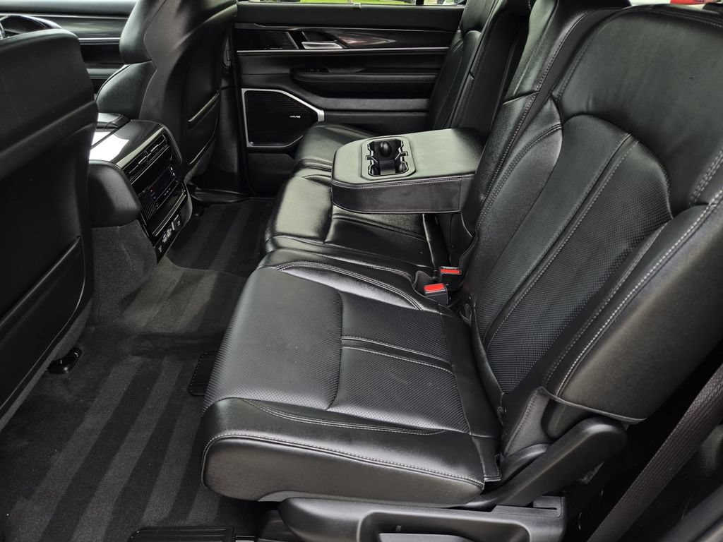 Used 2023 Jeep Wagoneer 4WD w/ Premium Group I image 19