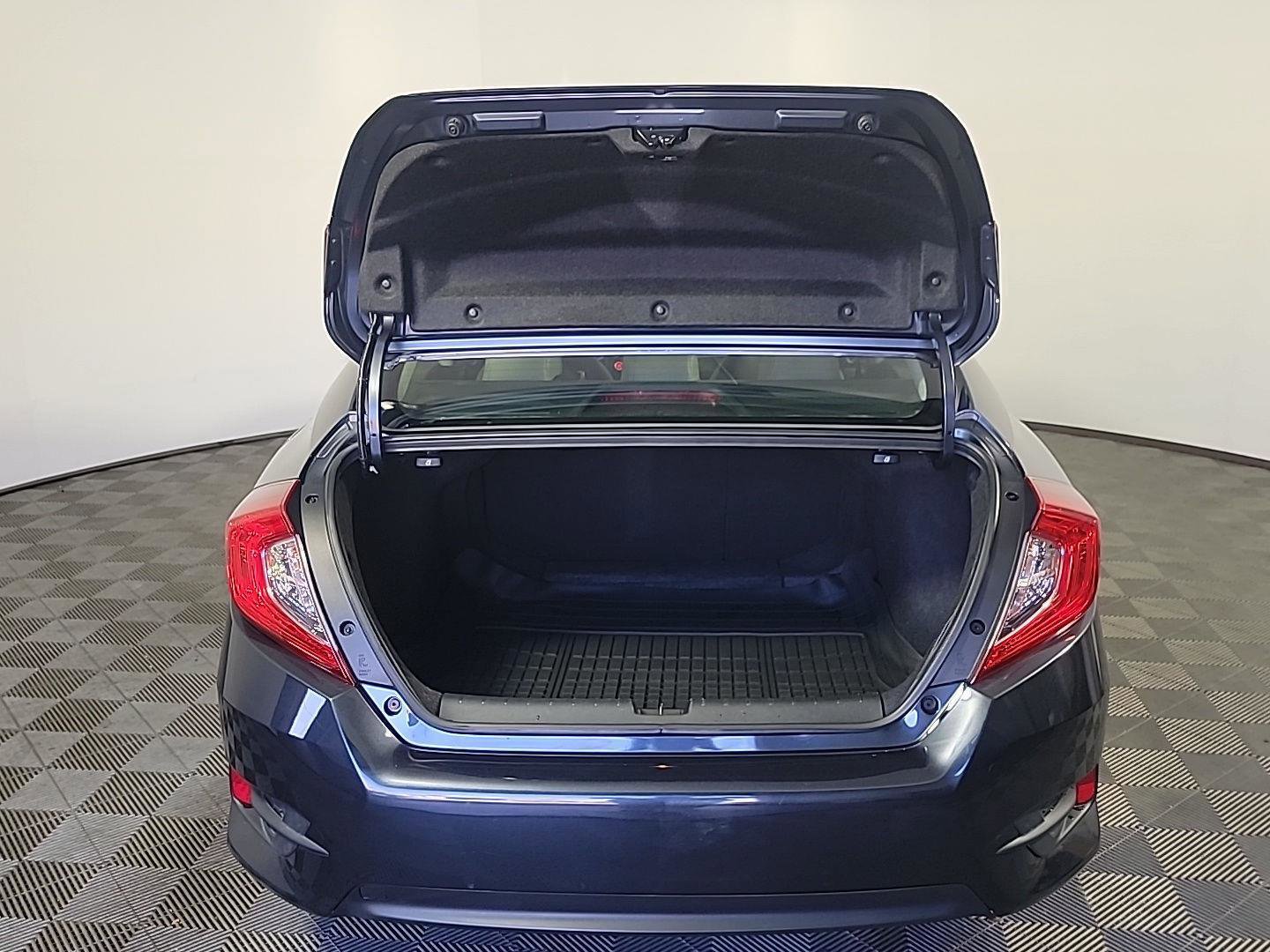 Certified 2018 Honda Civic Touring image 7