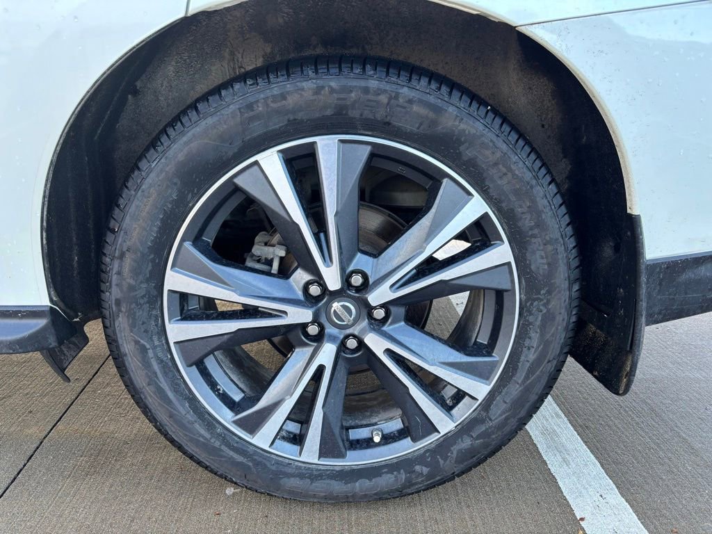 Used 2018 Nissan Pathfinder Platinum image 4