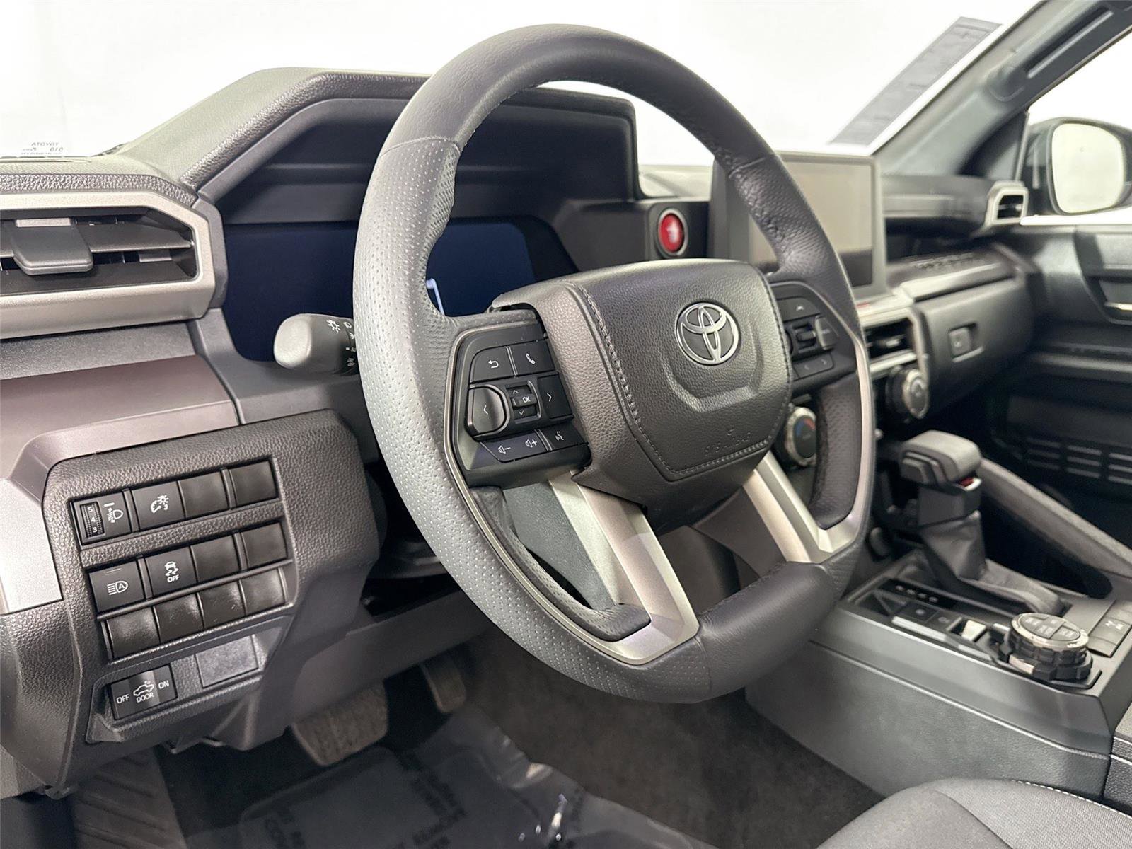 Certified 2025 Toyota Tacoma TRD Off-Road image 4