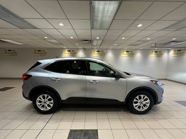 Used 2023 Ford Escape Active w/ Tech Pack #1 AWD/4WD image 3