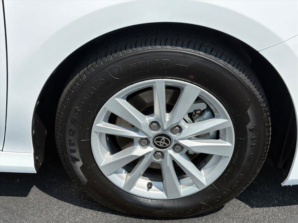 Used 2026 Toyota Camry LE FWD image 32