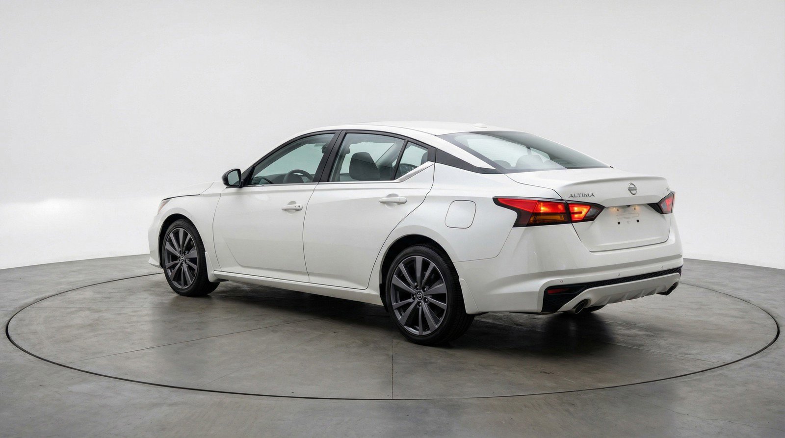 Used 2025 Nissan Altima 2.5 SV FWD image 6