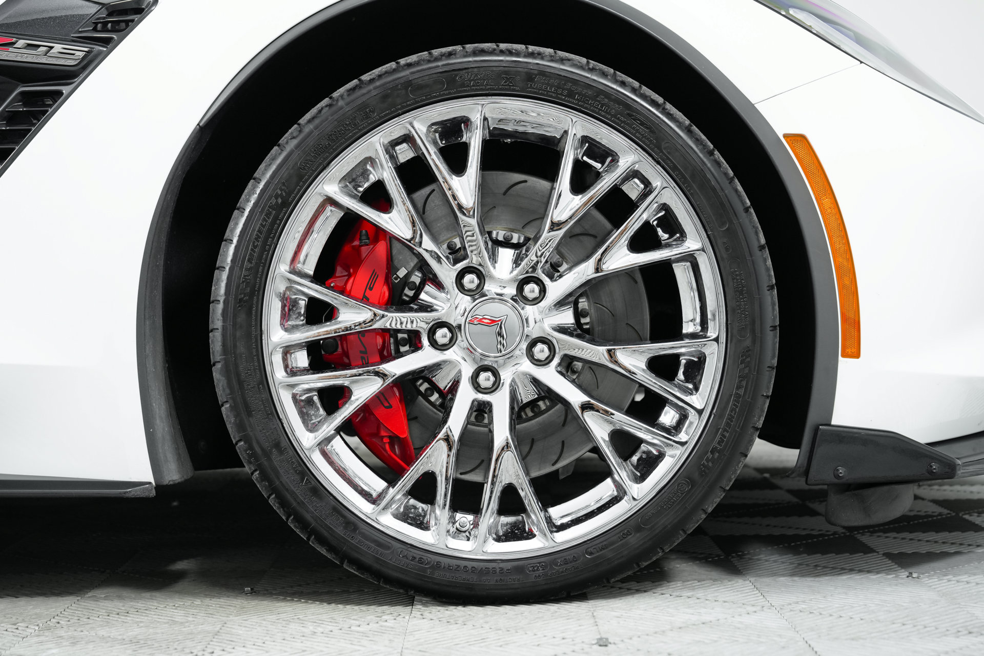 Used 2015 Chevrolet Corvette Z06 w/ 3LZ Preferred Equipment Group RWD image 35