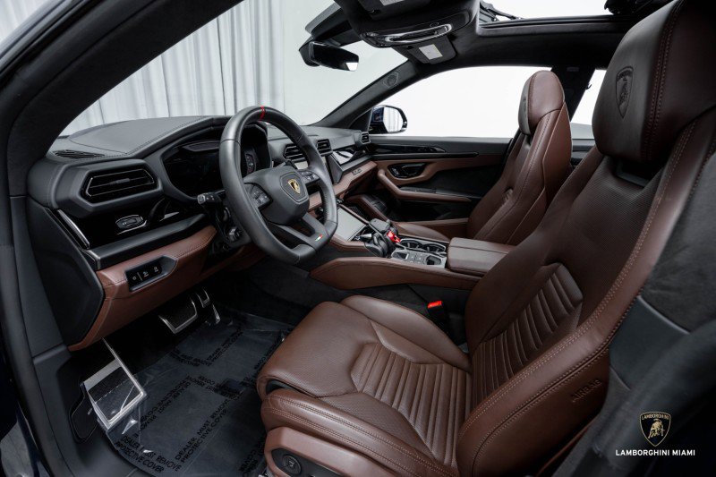 Used 2025 Lamborghini Urus SE image 25