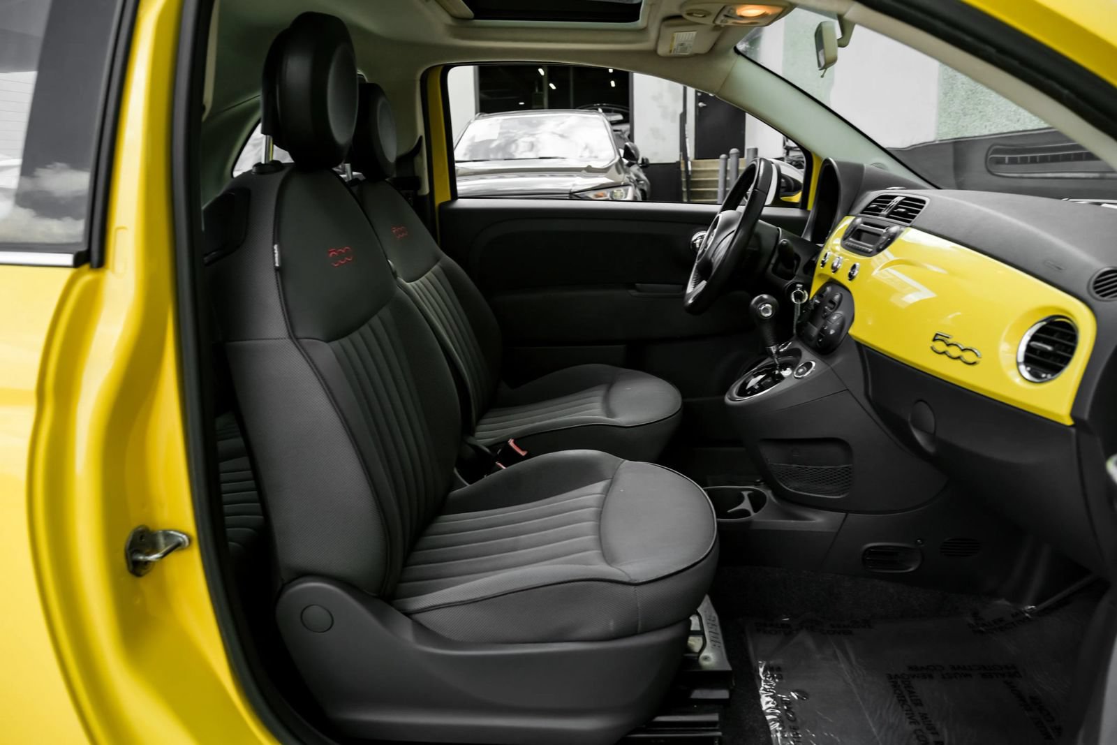 Used 2012 FIAT 500 Lounge FWD image 28