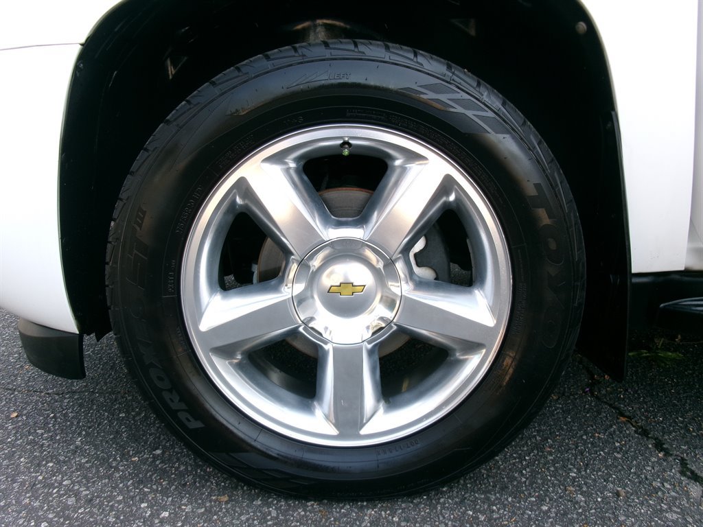 Used 2011 Chevrolet Avalanche LT RWD image 47