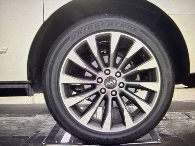 Used 2021 Lincoln Navigator L Reserve w/ Luxury Package AWD/4WD image 10