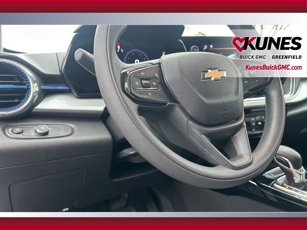 Used 2025 Chevrolet Trax LT image 19