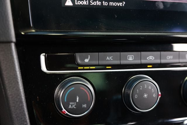 Used 2018 Volkswagen GTI SE FWD image 34