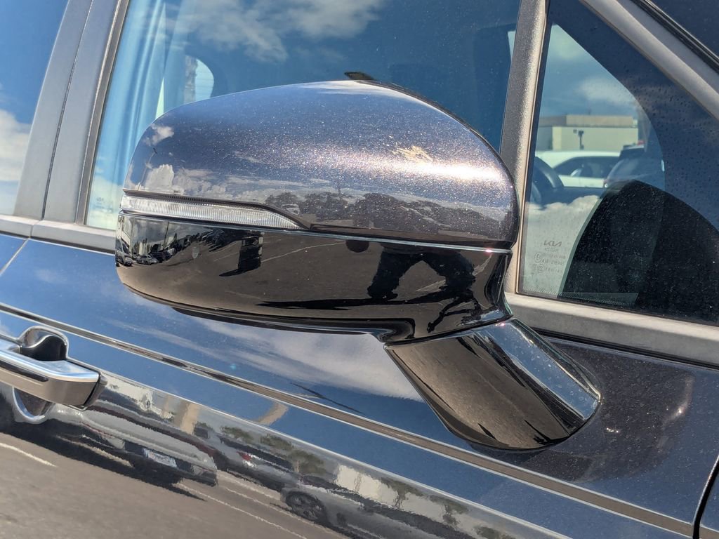 Used 2024 Kia Carnival LX image 11