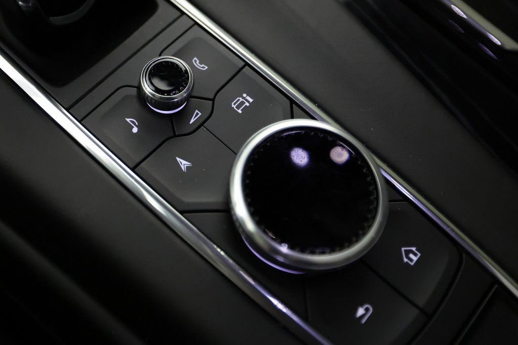 Used 2024 Cadillac Escalade V w/ LPO, ONYX Package image 33