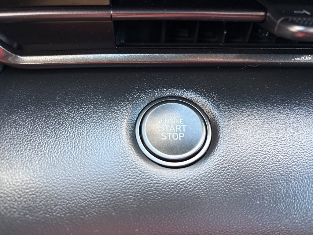 Used 2025 Hyundai Elantra Sport image 13