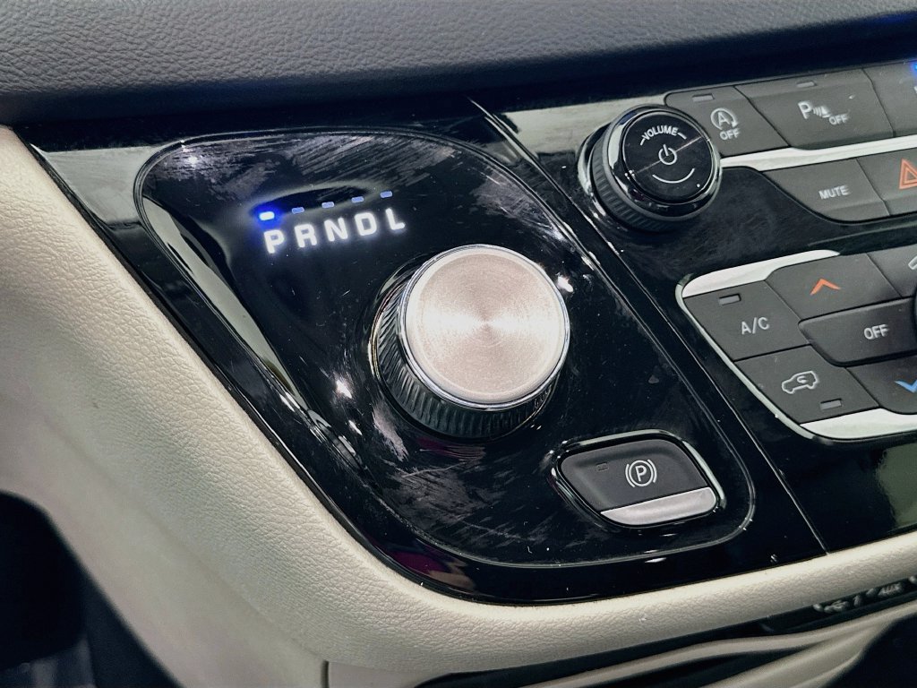 Certified 2023 Chrysler Pacifica Touring-L FWD image 25