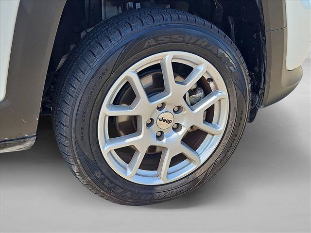 Used 2023 Jeep Renegade Latitude AWD/4WD image 23