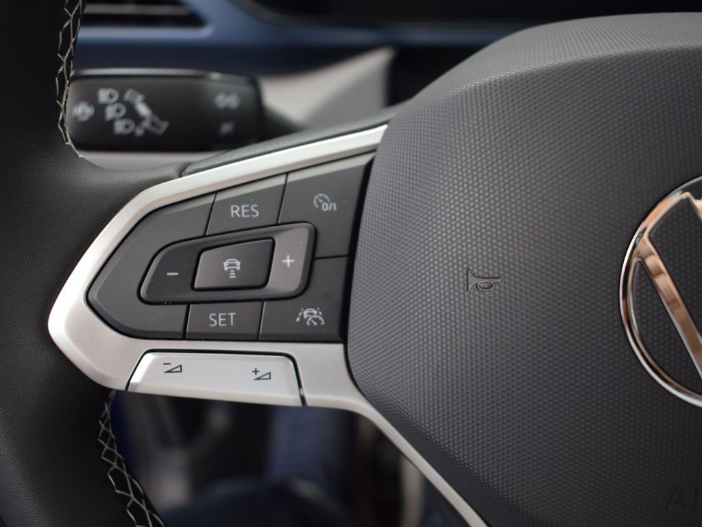 Used 2024 Volkswagen Taos SE image 29