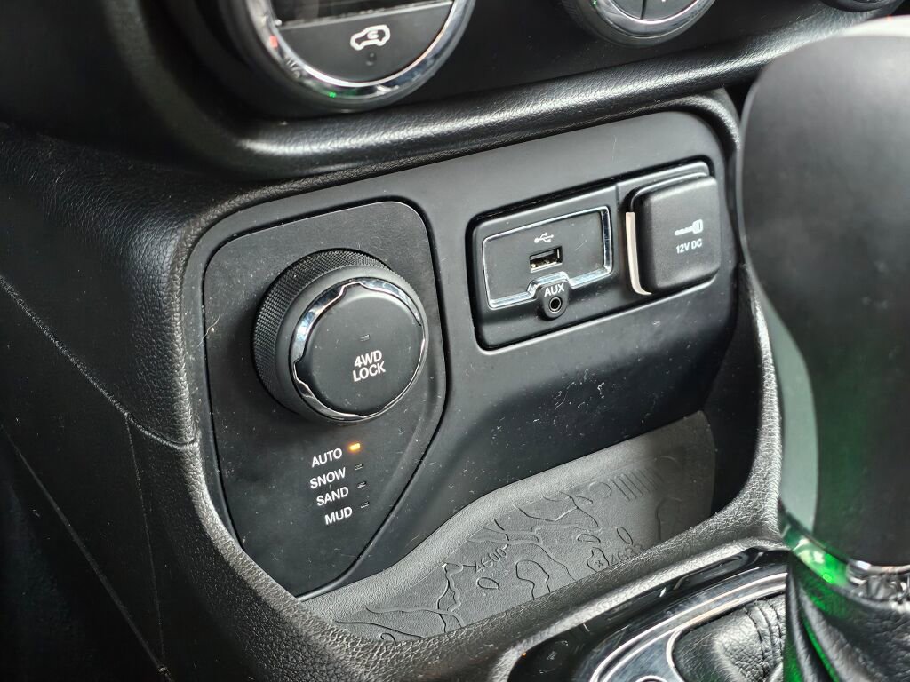 Used 2017 Jeep Renegade Altitude w/ Safety & Security Group image 27