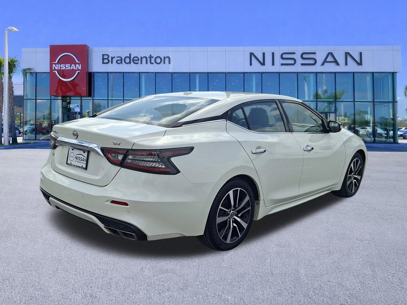 Used 2023 Nissan Maxima SV w/ Floor Mat Group FWD image 5