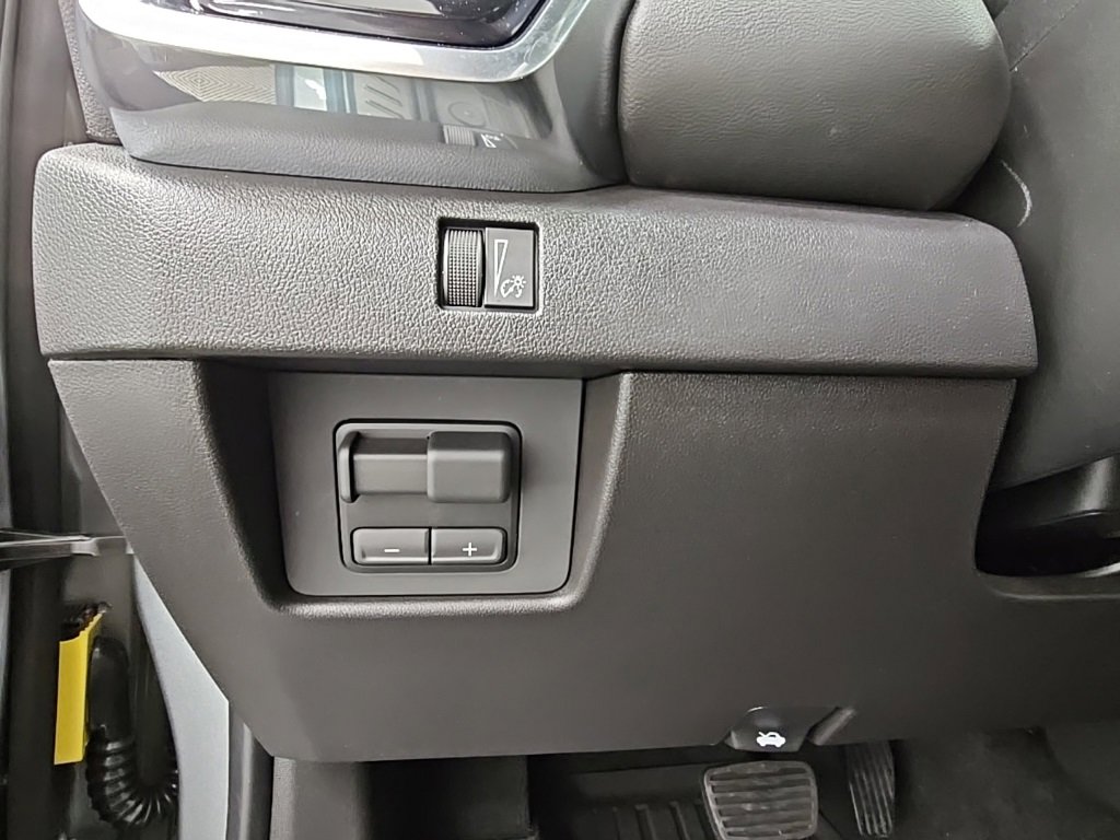 New 2026 GMC Canyon Elevation w/ Convenience Package image 27