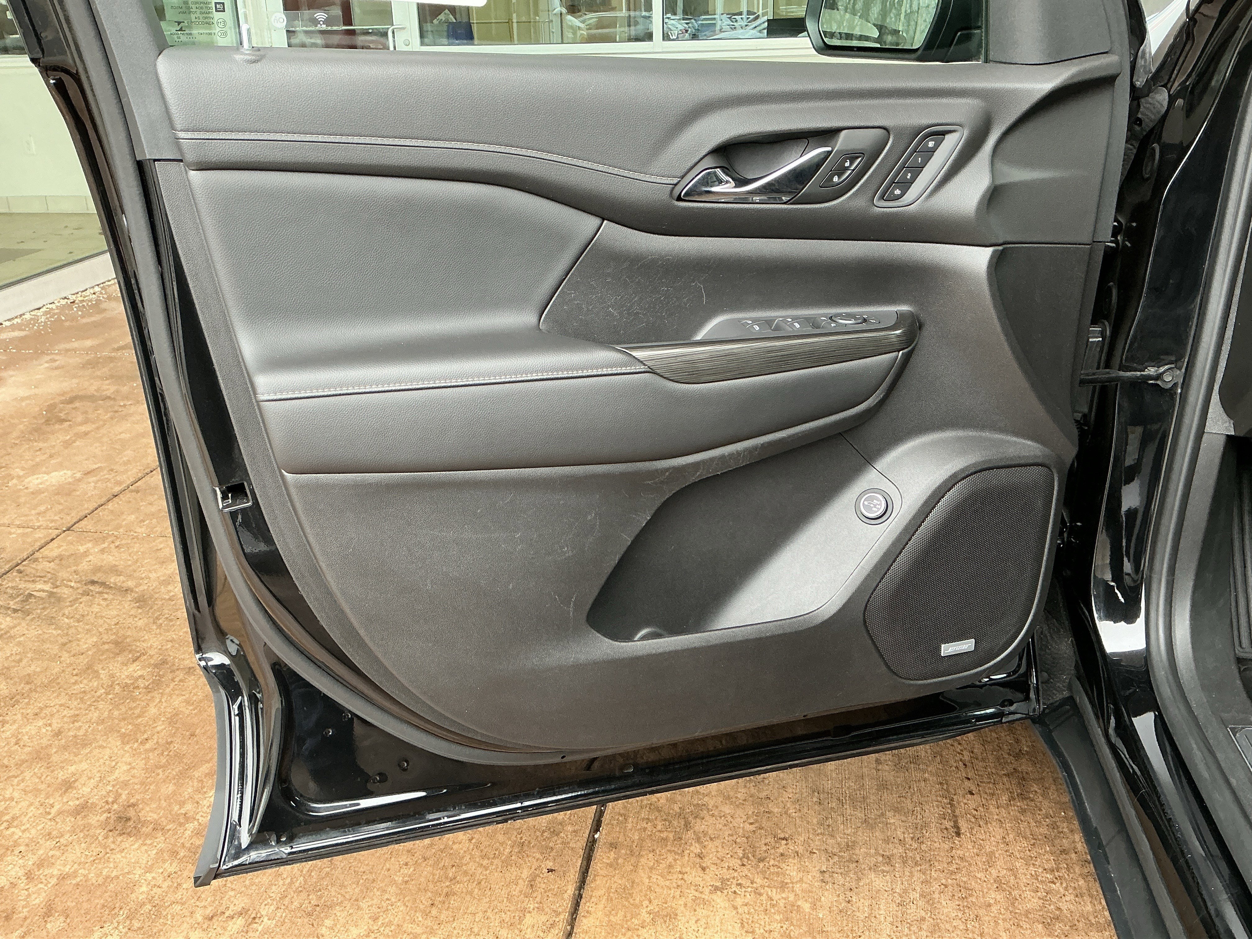 Used 2022 GMC Acadia SLT w/ Preferred Package image 14