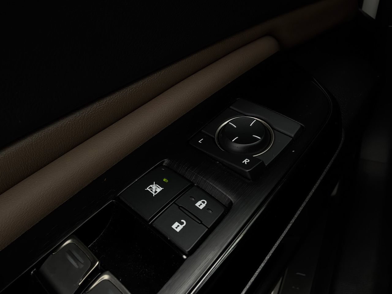 Used 2025 Lexus ES 350 w/ Accessory Package (Z1) FWD image 26