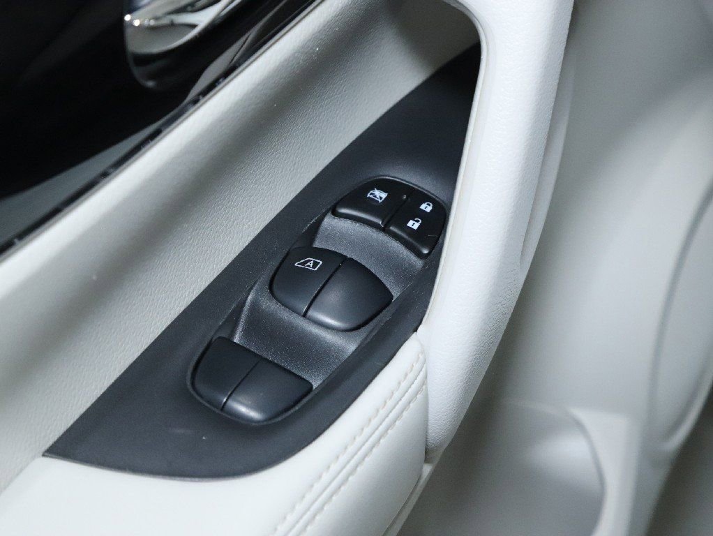 Certified 2022 Nissan Rogue Sport SL w/ Premium Package image 18