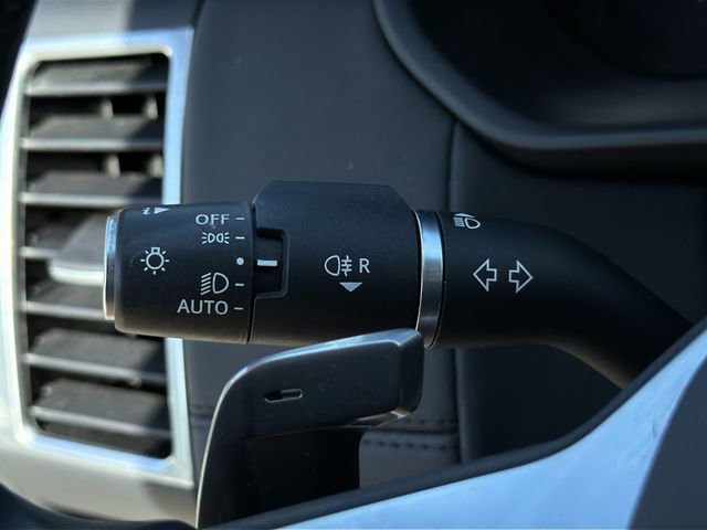 Used 2024 Land Rover Discovery S AWD/4WD image 31