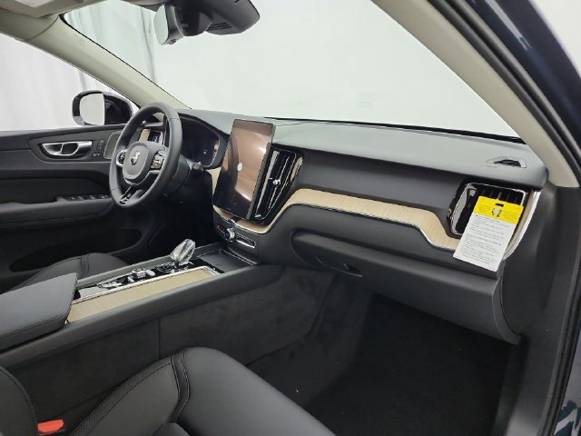 New 2027 Volvo XC60 T8 Plus AWD/4WD image 25