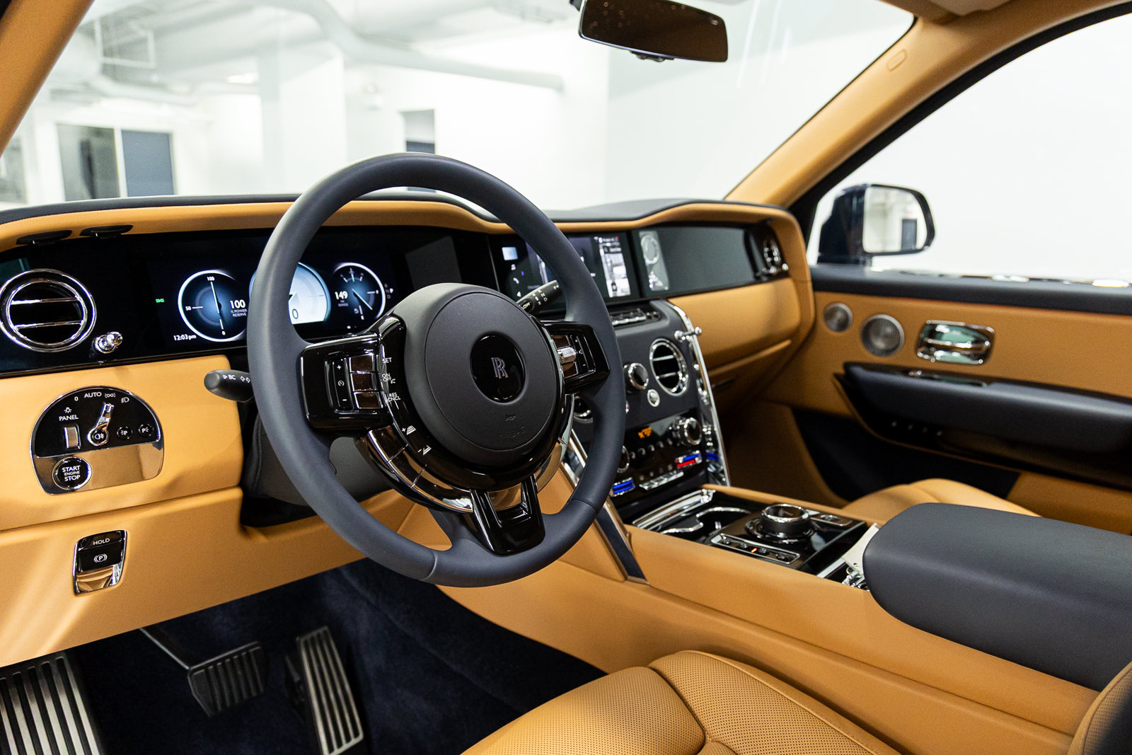Certified 2025 Rolls-Royce Cullinan AWD/4WD image 37