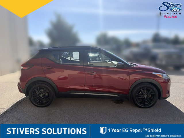 Used 2023 Nissan Kicks SR w/ SR Premium Package FWD image 5