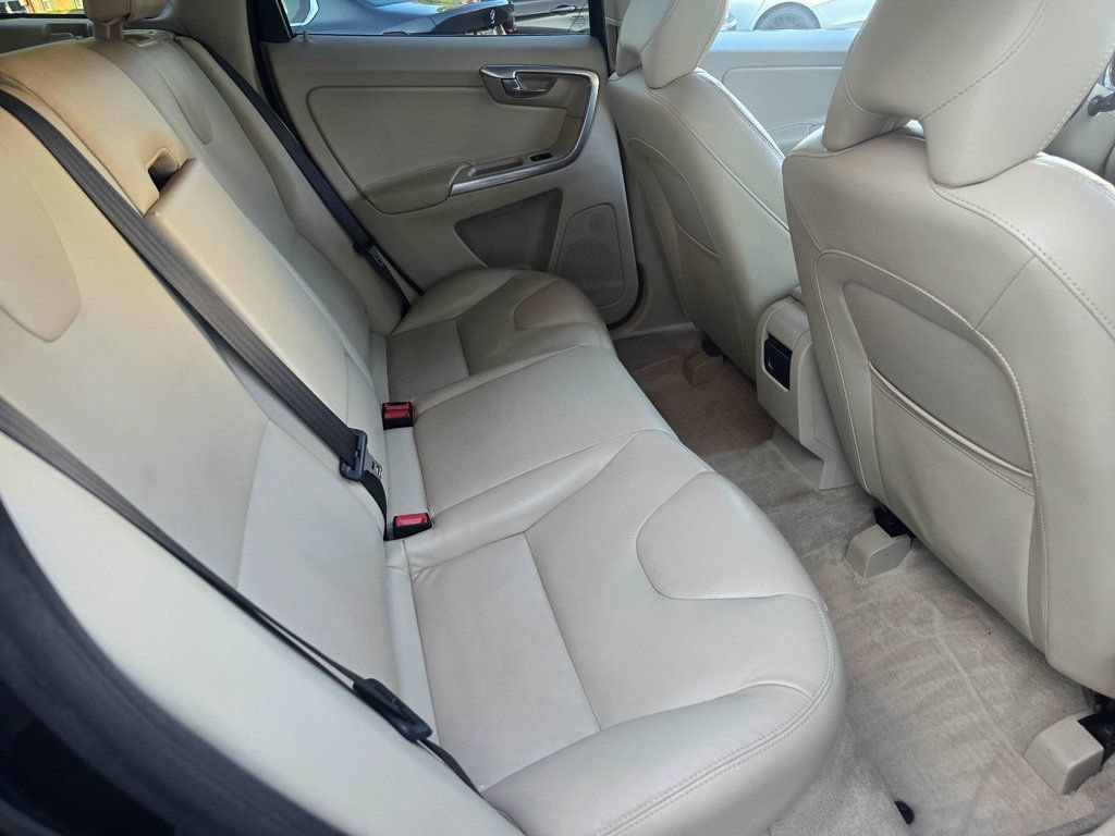 Used 2016 Volvo XC60 T5 Premier w/ Technology Package AWD/4WD image 15