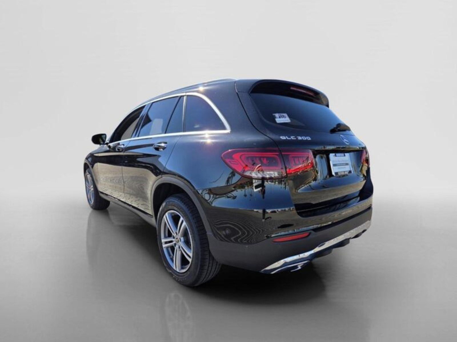 Used 2021 Mercedes-Benz GLC 300 4MATIC image 3