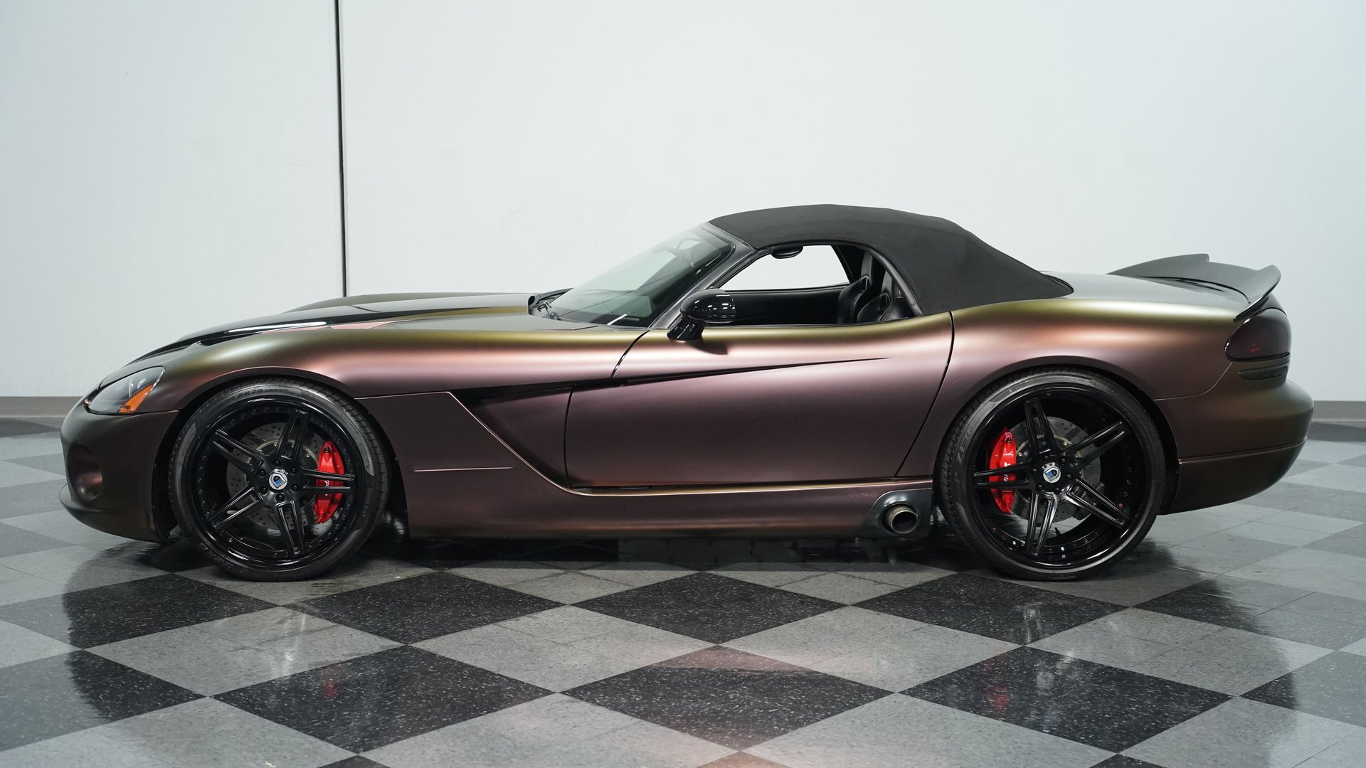Used 2006 Dodge Viper SRT-10 image 2
