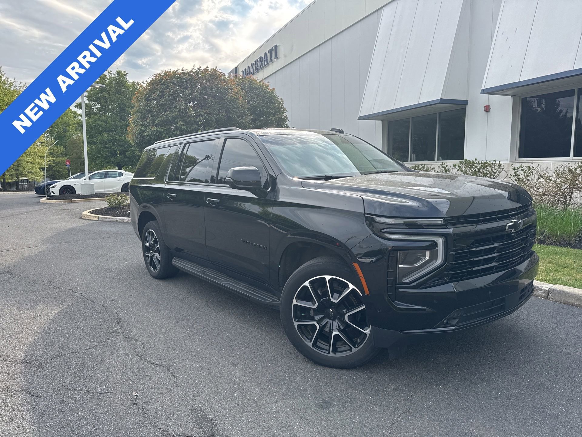 Used 2025 Chevrolet Suburban RST w/ RST Capability Package AWD/4WD image 1