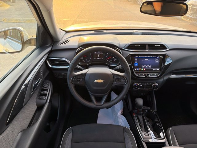 Used 2022 Chevrolet TrailBlazer LT w/ Convenience Package FWD image 18