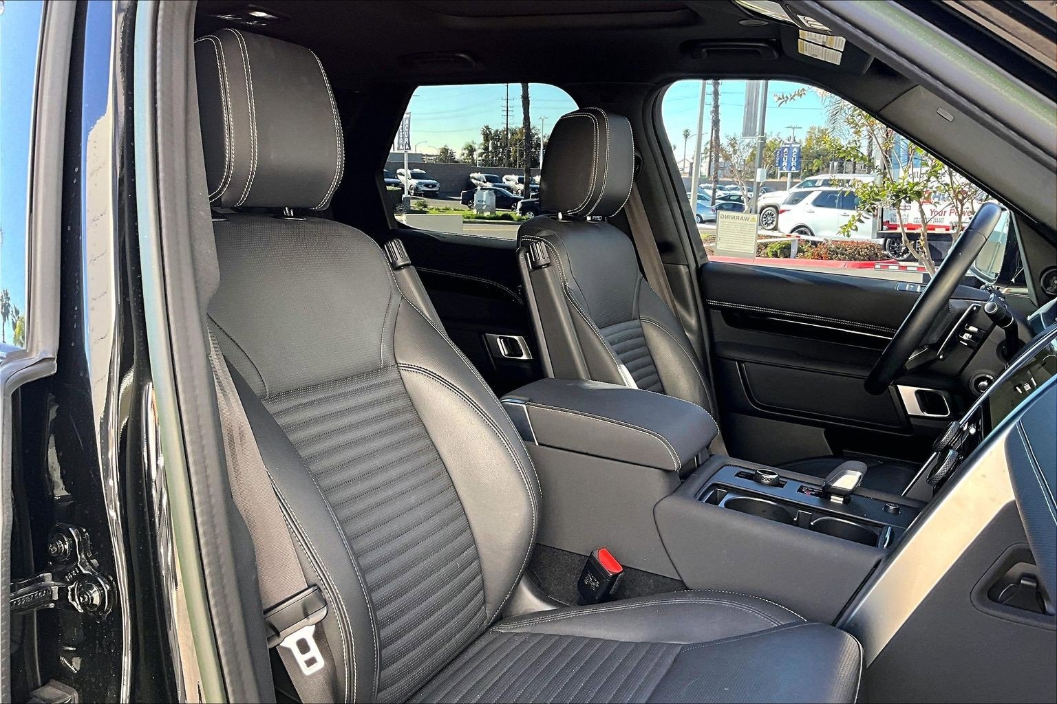 Used 2023 Land Rover Discovery S R-Dynamic image 7