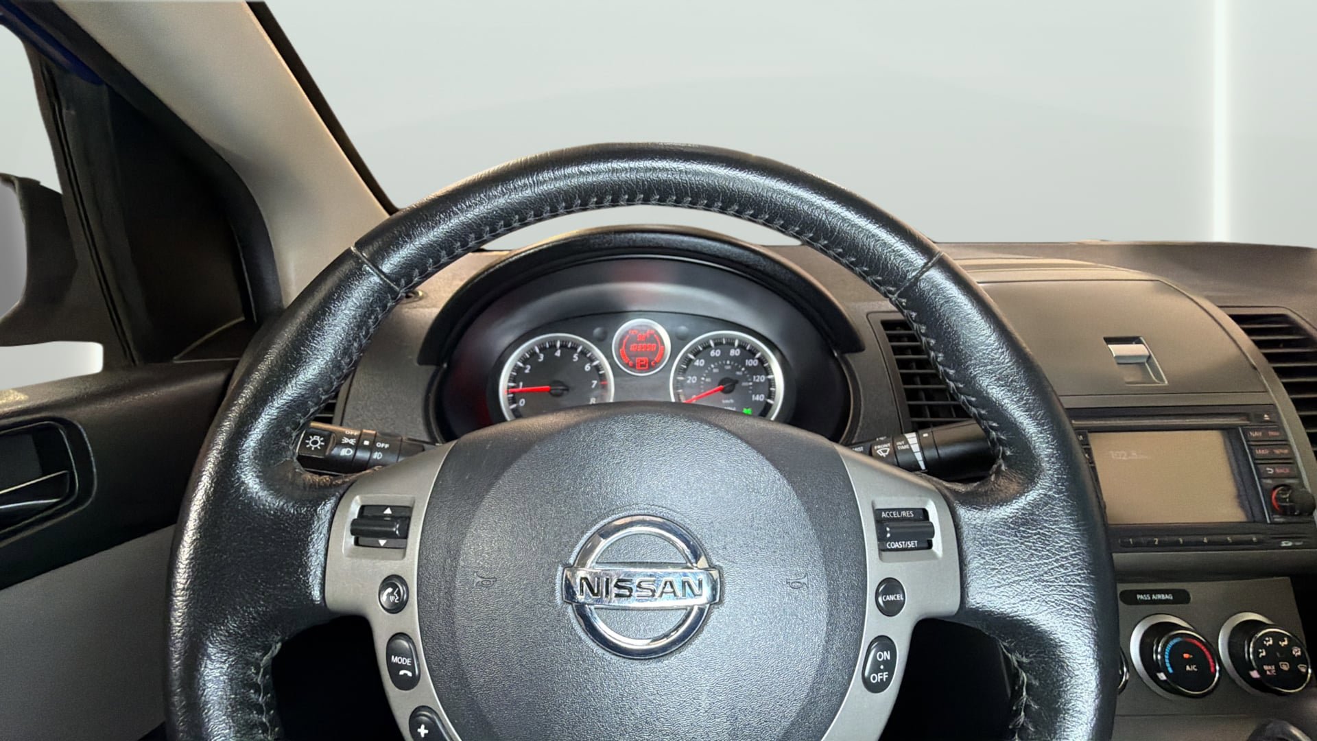 Used 2012 Nissan Sentra 2.0 SR w/ Special Edition Pkg FWD image 29
