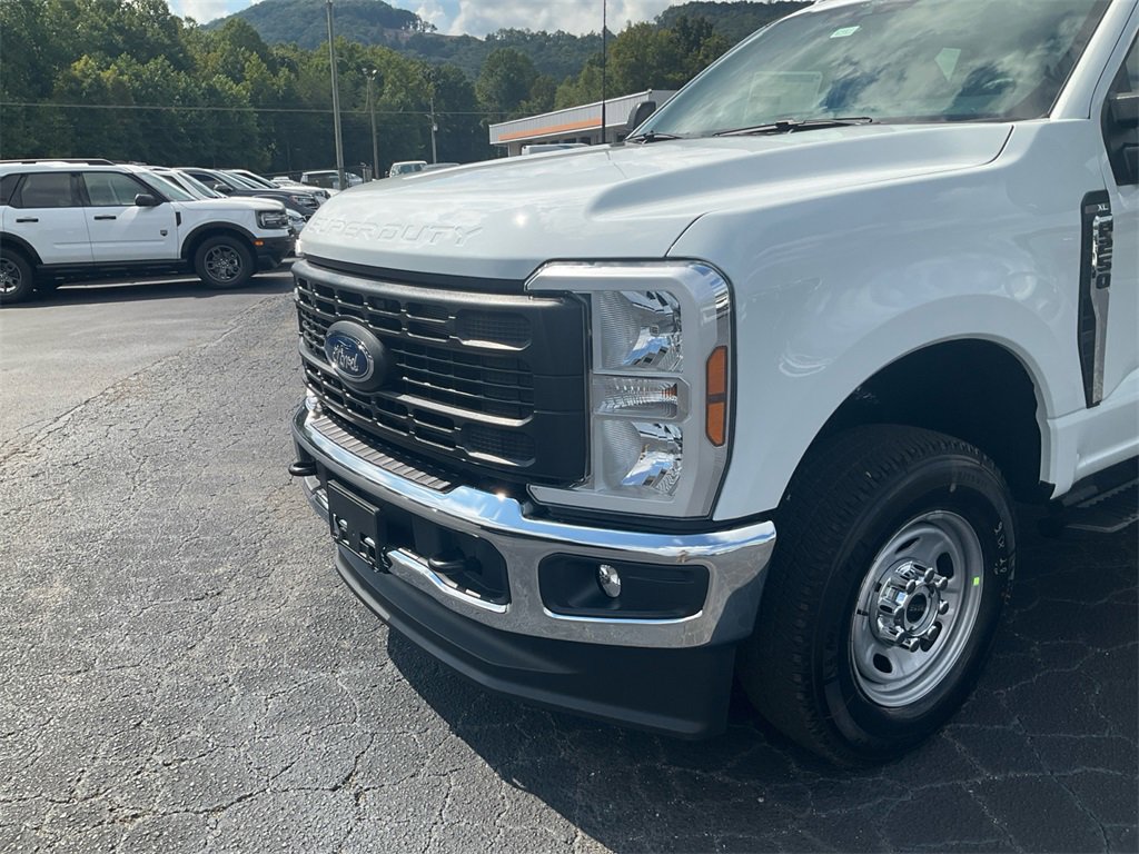New 2026 Ford F250 XL w/ FX4 Off-Road Package image 10