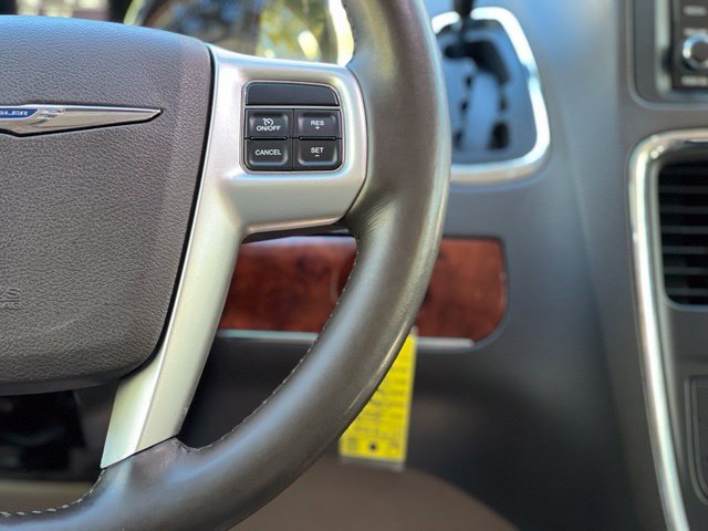 Used 2015 Chrysler Town & Country Touring-L w/ Driver Convenience Group FWD image 31