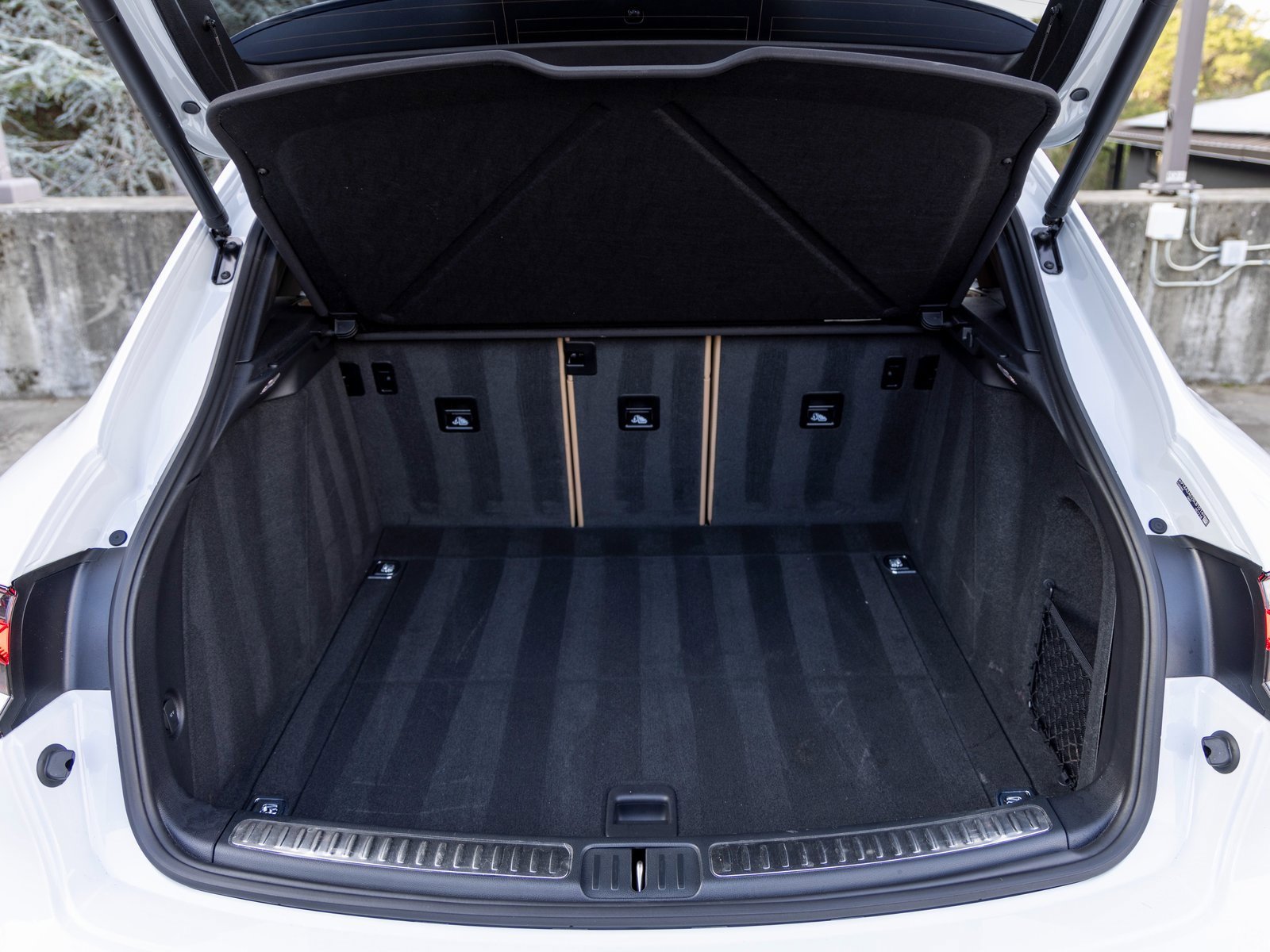 Certified 2025 Porsche Macan image 43