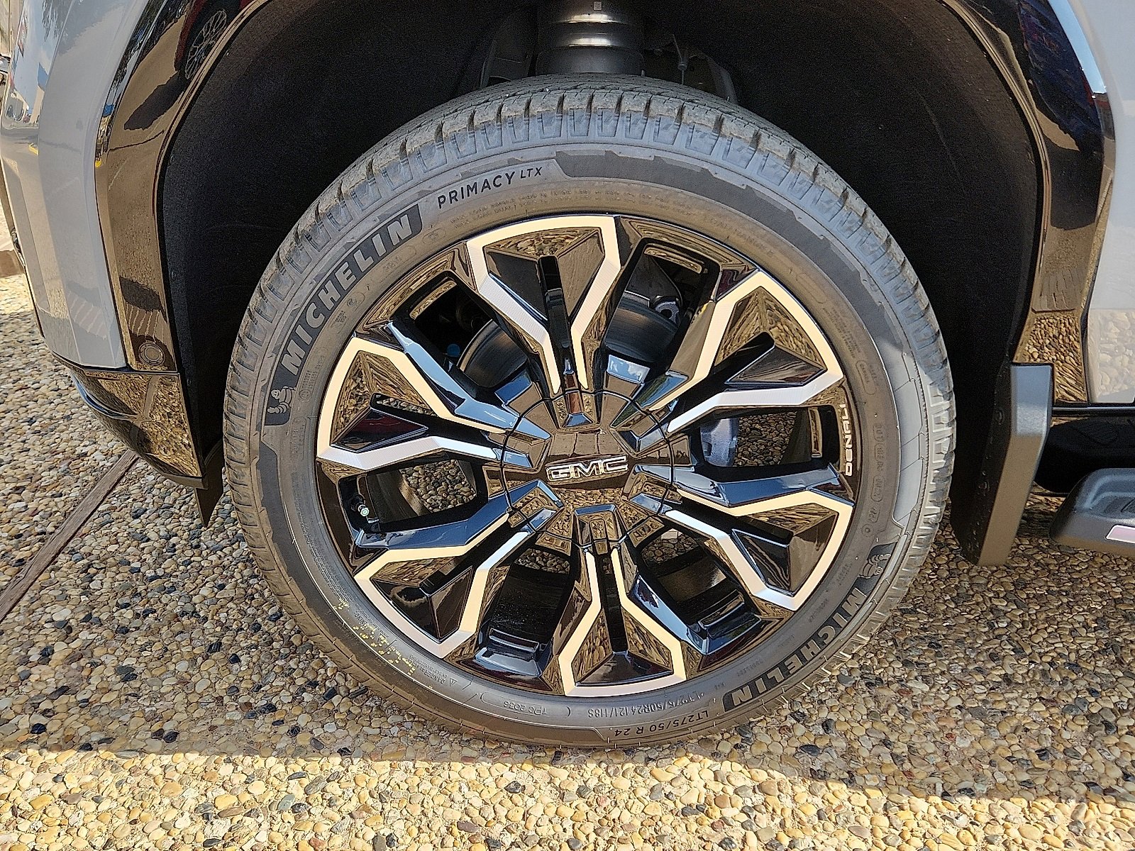 New 2025 GMC Sierra EV Denali image 8