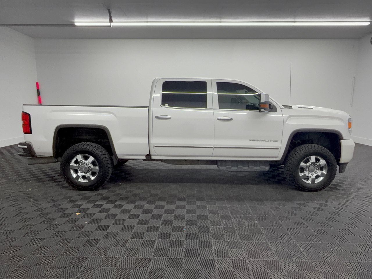 Used 2019 GMC Sierra 2500 Denali w/ Suspension Package, Off-Road AWD/4WD image 8