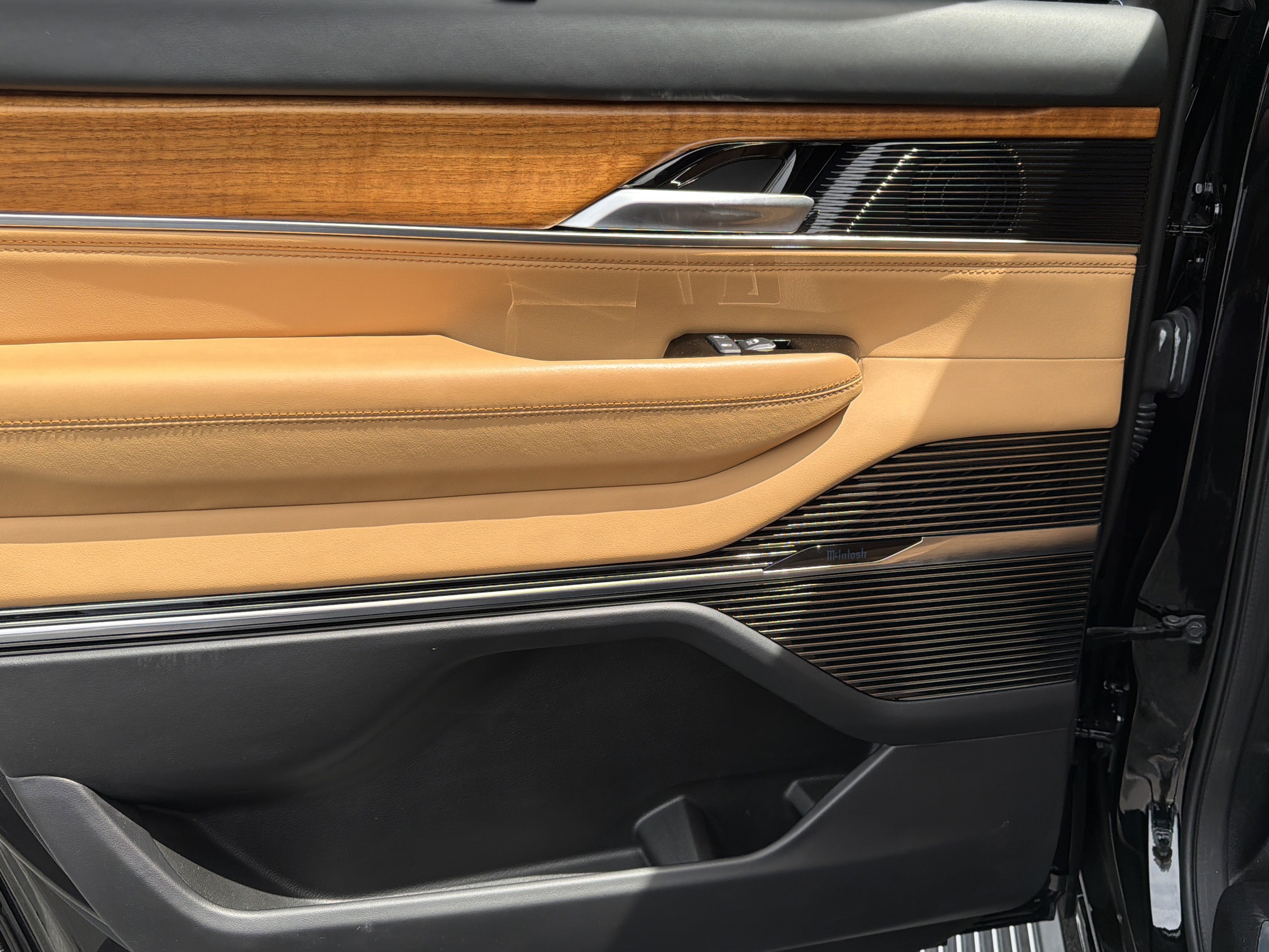 Used 2025 Jeep Grand Wagoneer Series III w/ Rear Seat Video Group 1 image 27